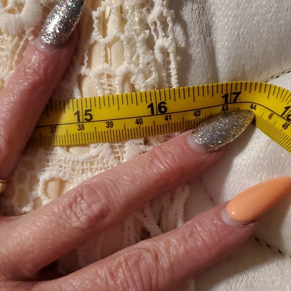 NWT cream lace skirt size med - Picture 7 of 7